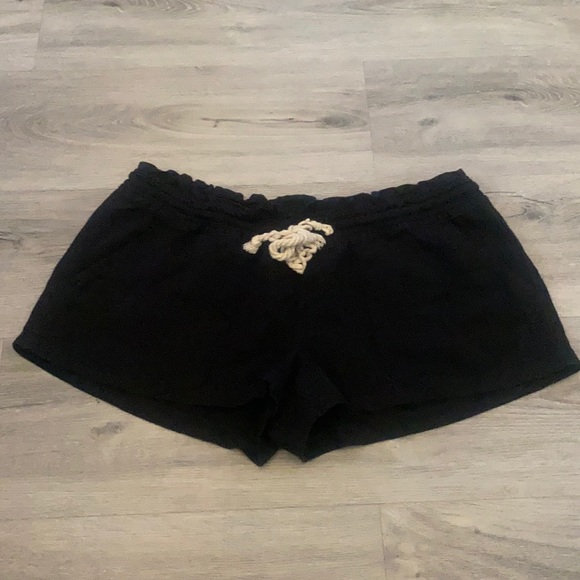 Roxy Pants - ROXY black tie up shorts